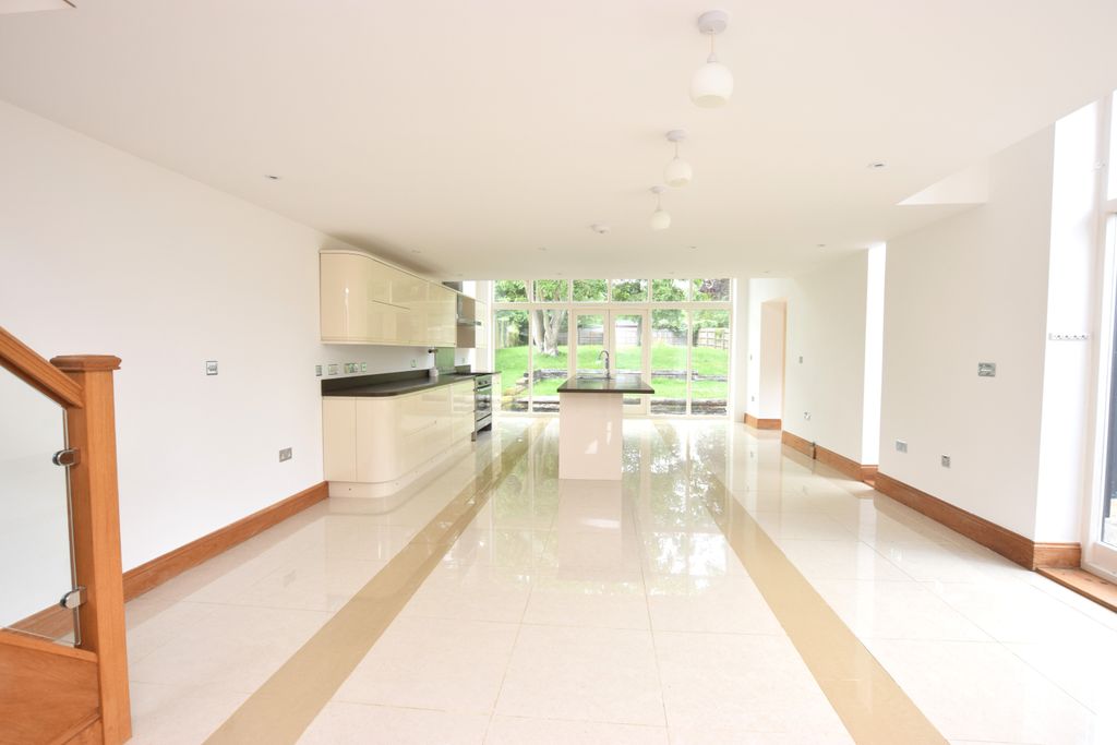 Property photo 2 of 26