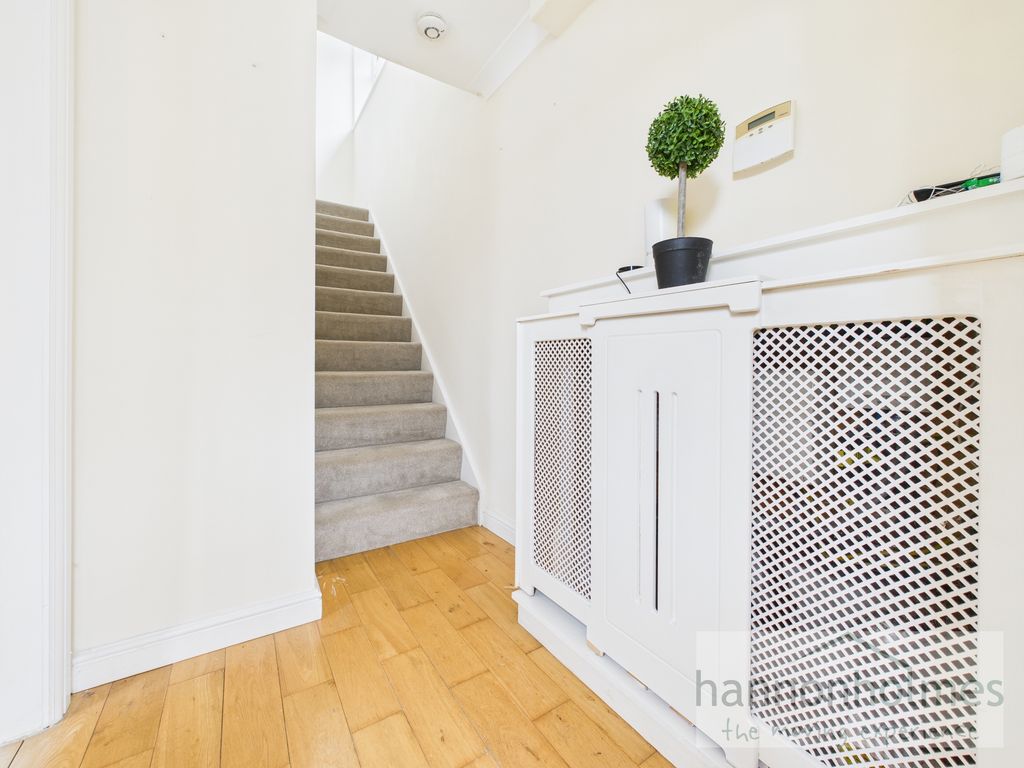 Property photo 2 of 28 Cam05283G0-Pr0111-Still002