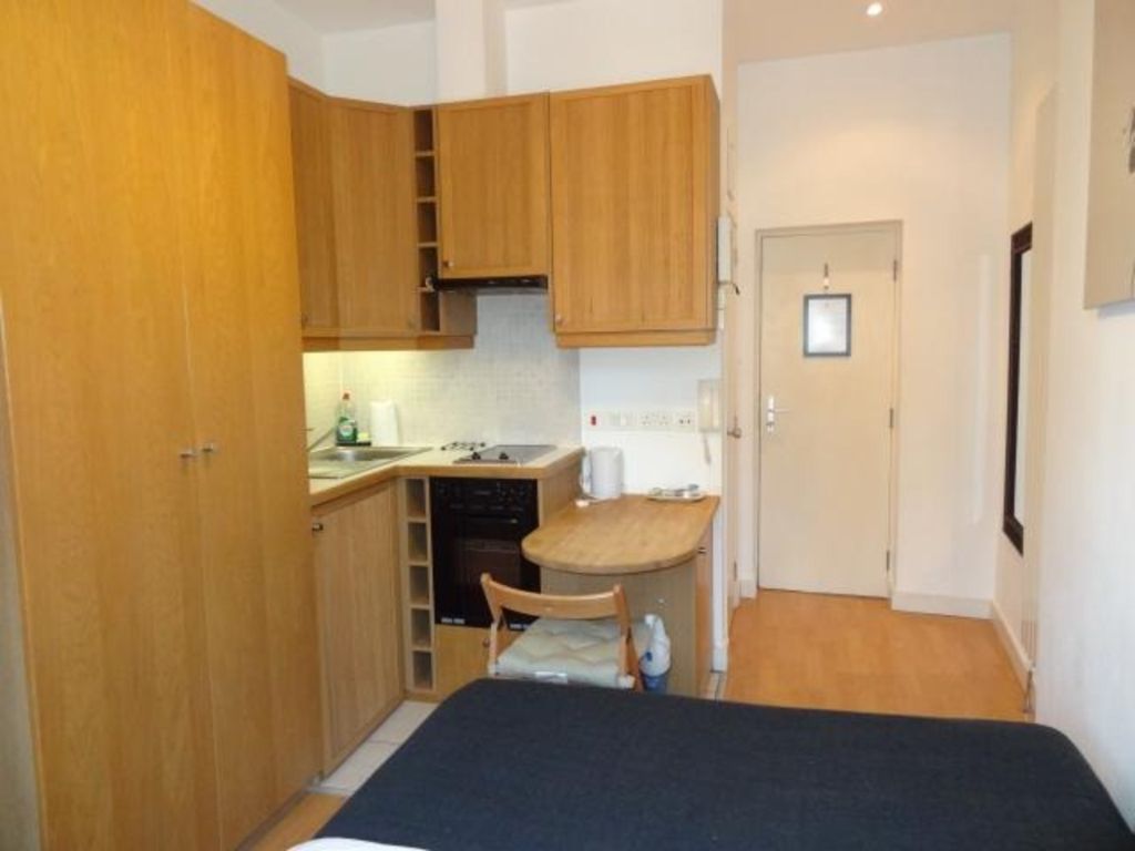 Property photo 2 of 6 Kitchen