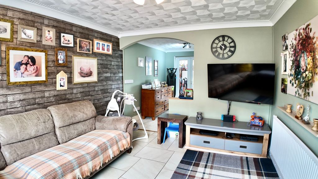 Property photo 3 of 31