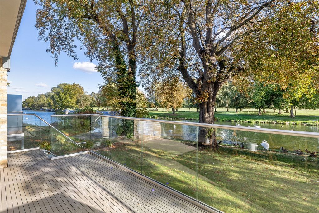 Property photo 2 of 20 Picture No. 16