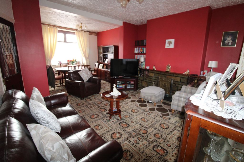 Property photo 2 of 11 Open-Plan Lounge-Diner