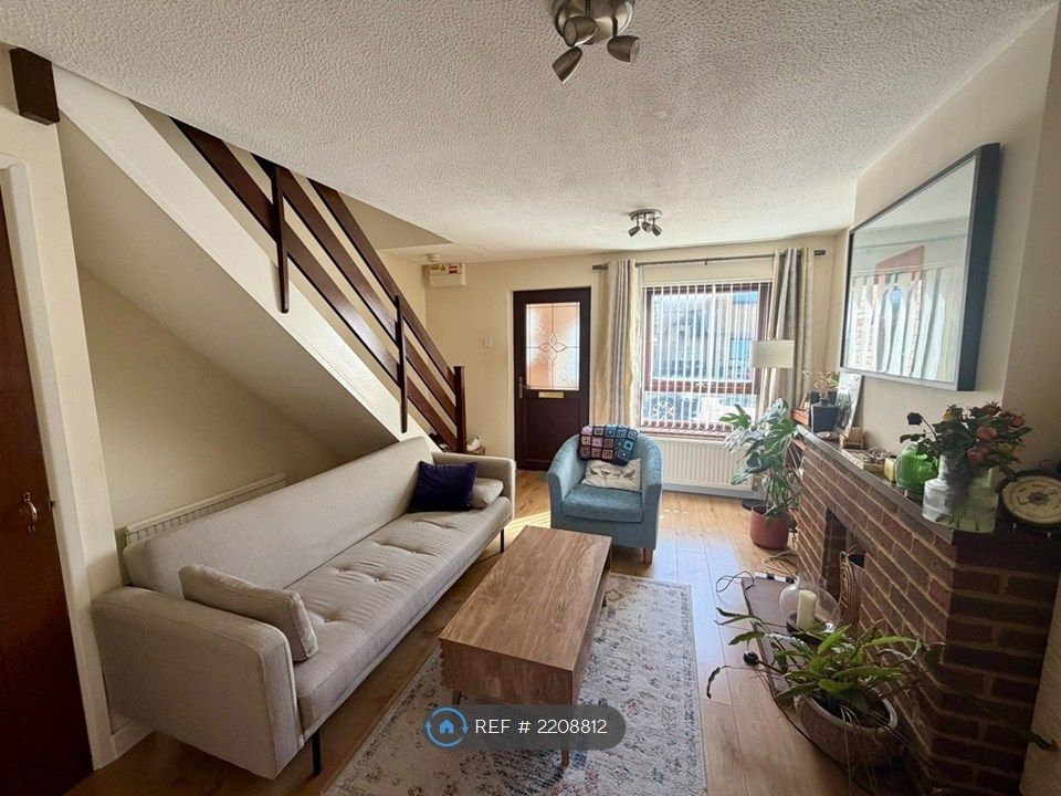 Property photo 1 of 13 Living Room