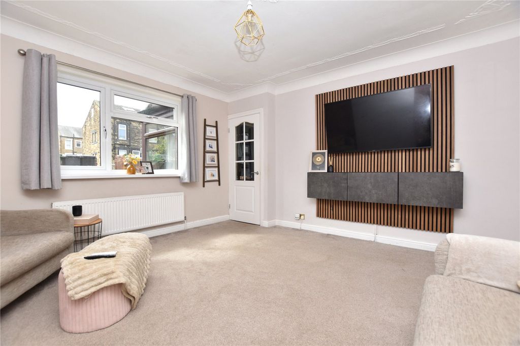 Property photo 2 of 18 Picture No. 11