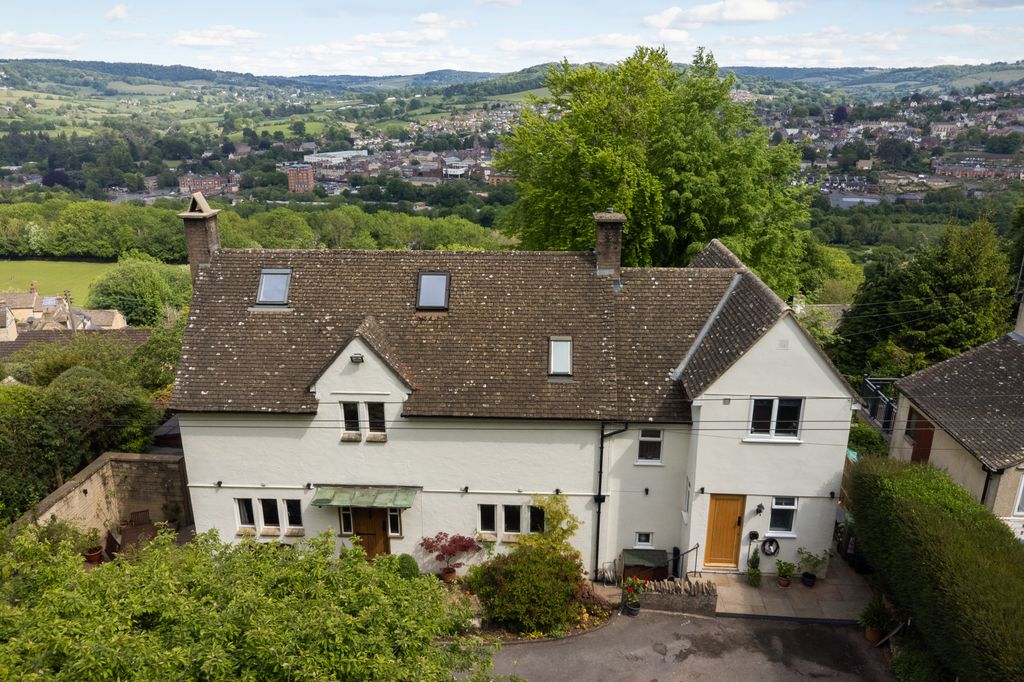 Property photo 1 of 34