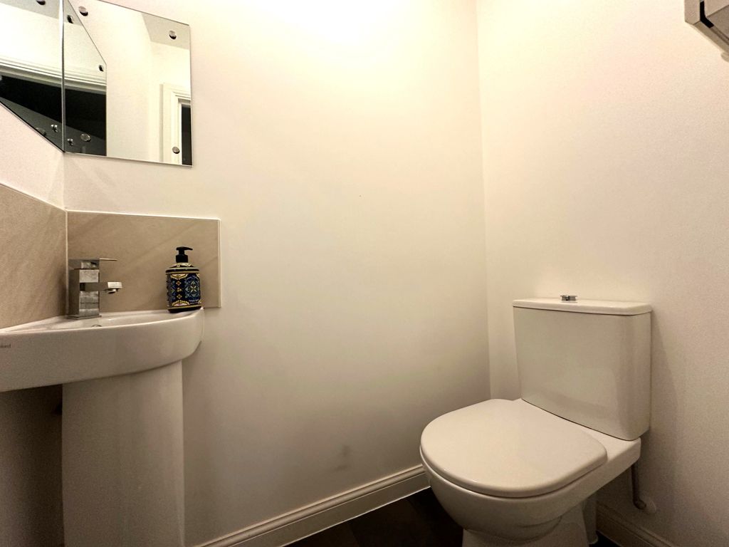 Property photo 2 of 10 Cloakroom/wc