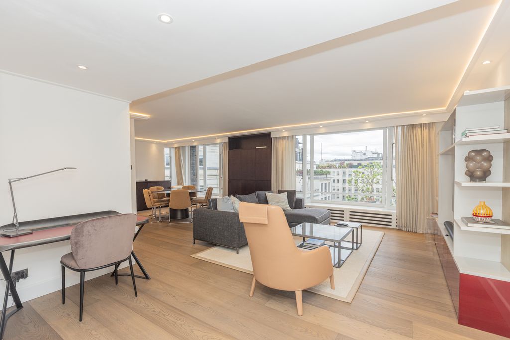 Property photo 3 of 18