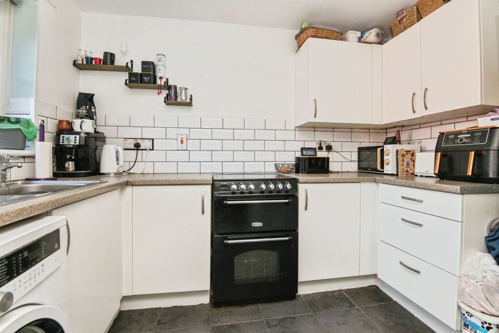Property photo 3 of 13