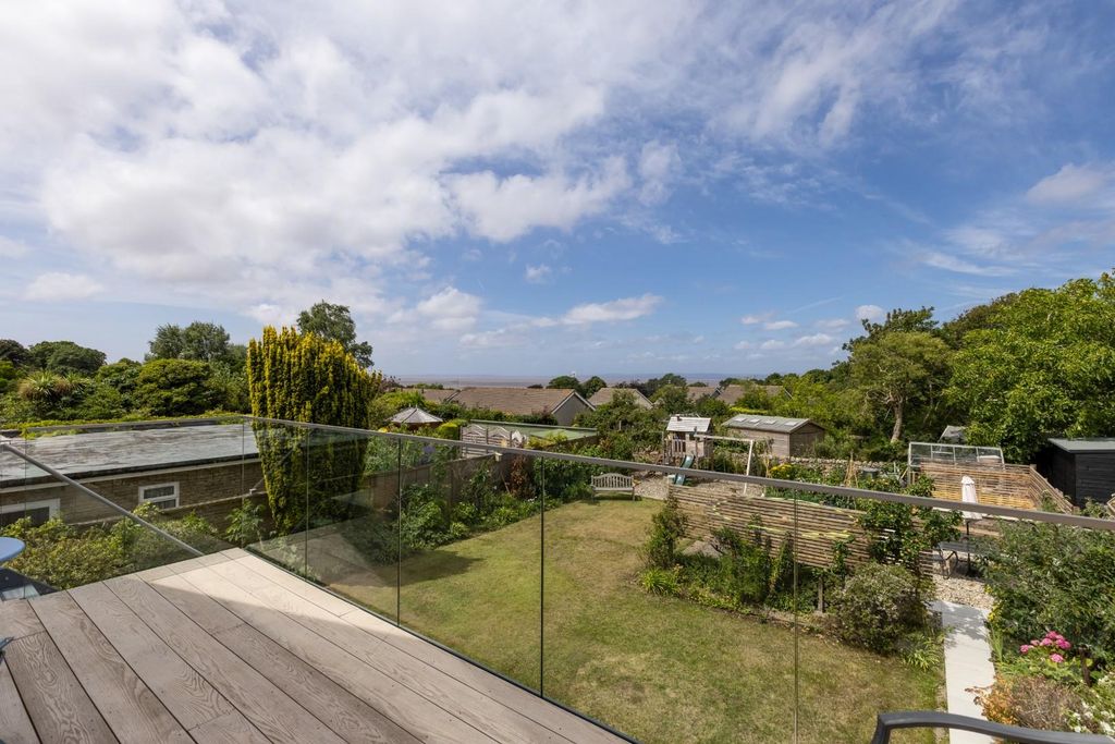 Property photo 3 of 49 47 The Avenue, Bs21-60.Jpg