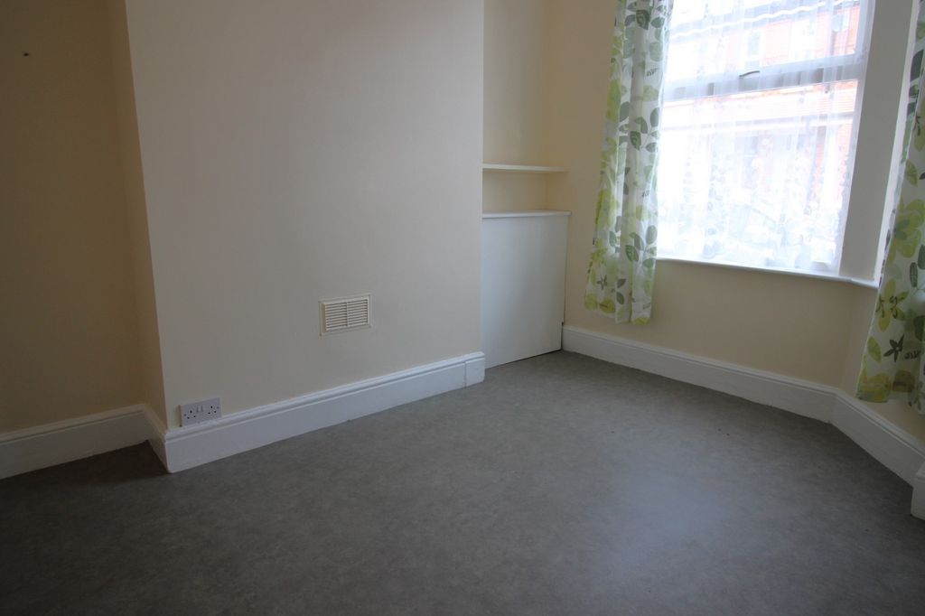 Property photo 3 of 10 Lounge