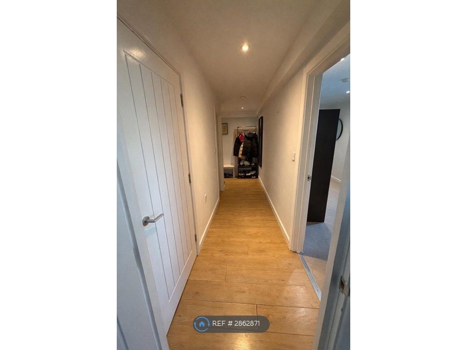 Property photo 3 of 8 Entrance Hallway