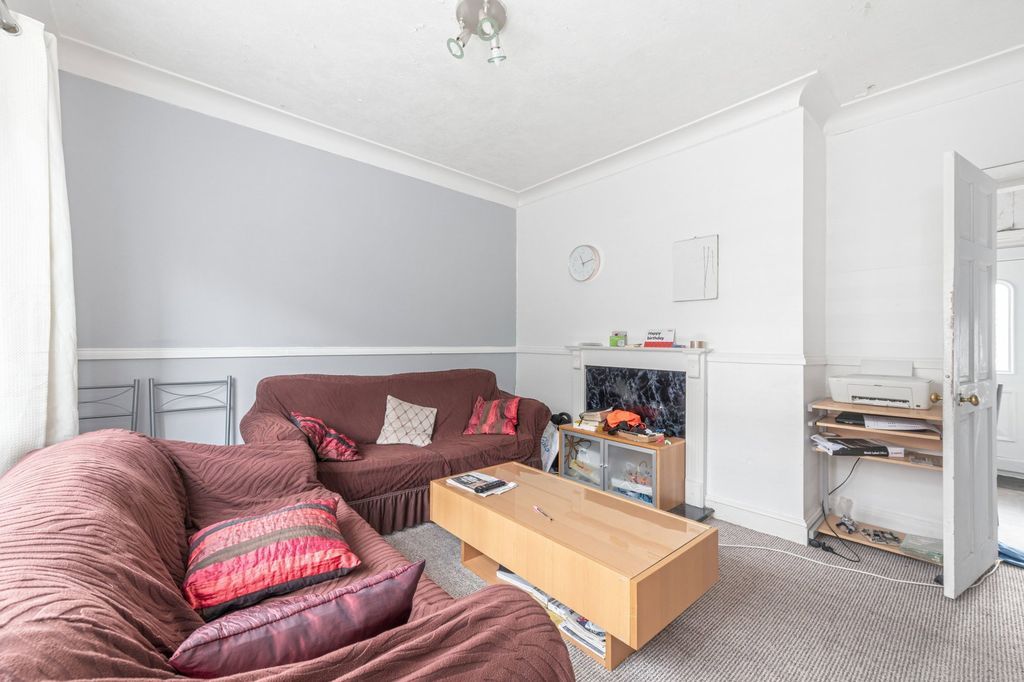 Property photo 3 of 11