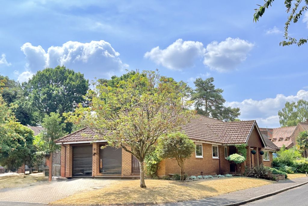 Property photo 1 of 26 4 Bed Detached Bungalow