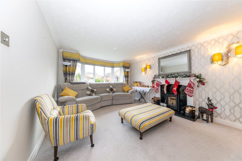 Property photo 3 of 21 Sitting Room