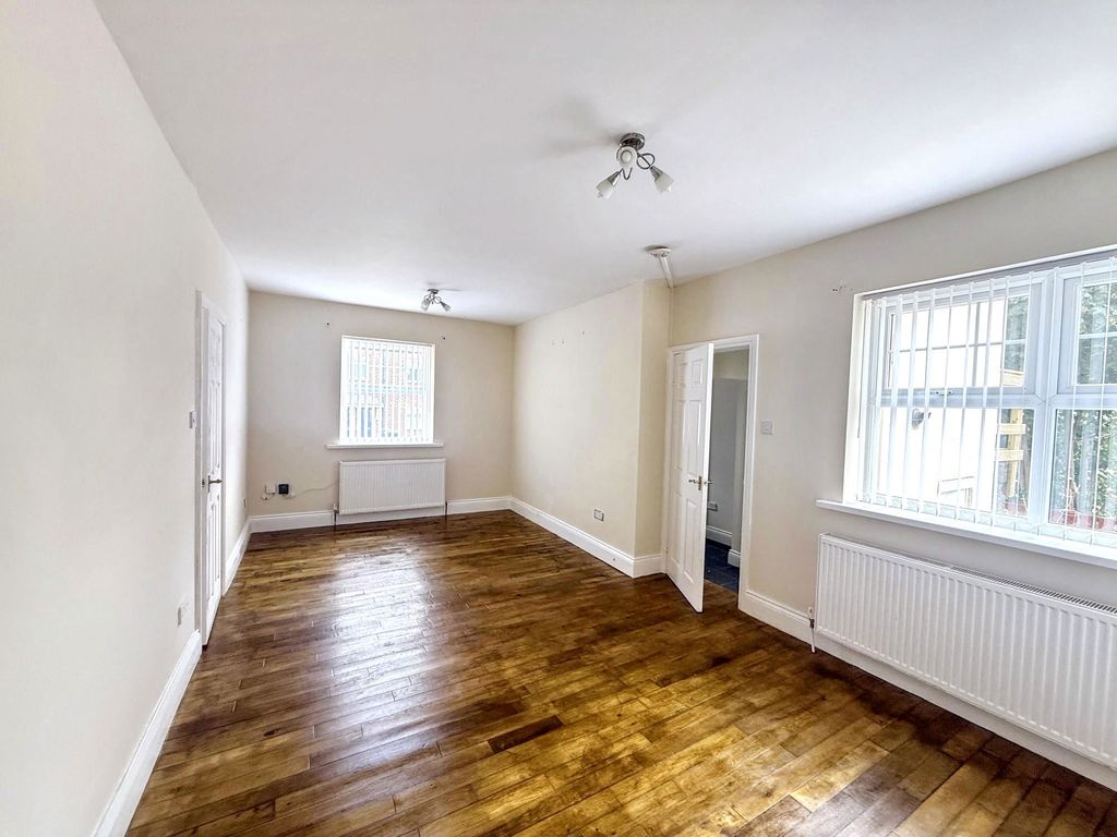 Property photo 3 of 6