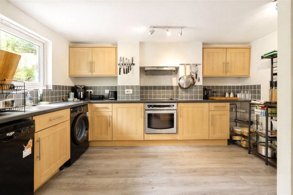 Property photo 3 of 13 Picture No. 29