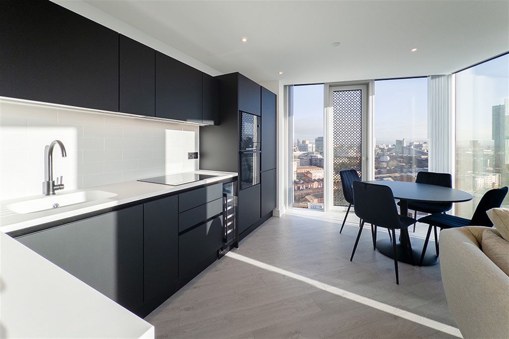 Property photo 3 of 11 (Main)