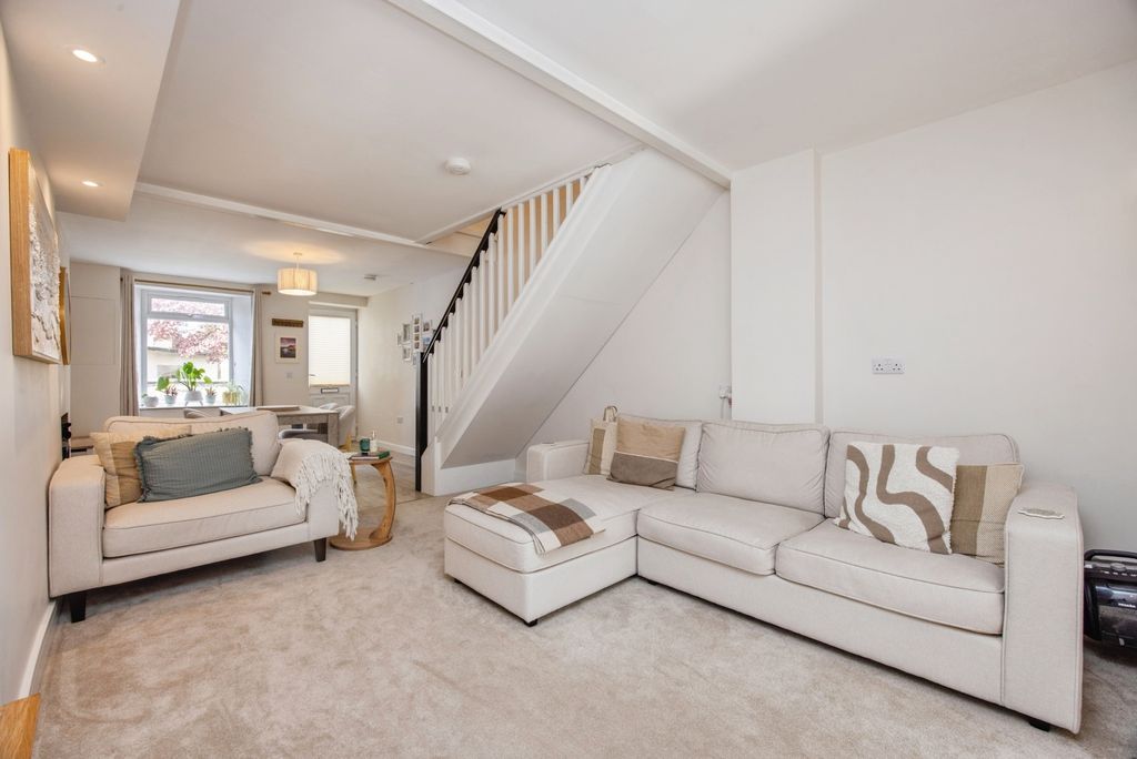 Property photo 2 of 20 Pbox-Img.Jpg