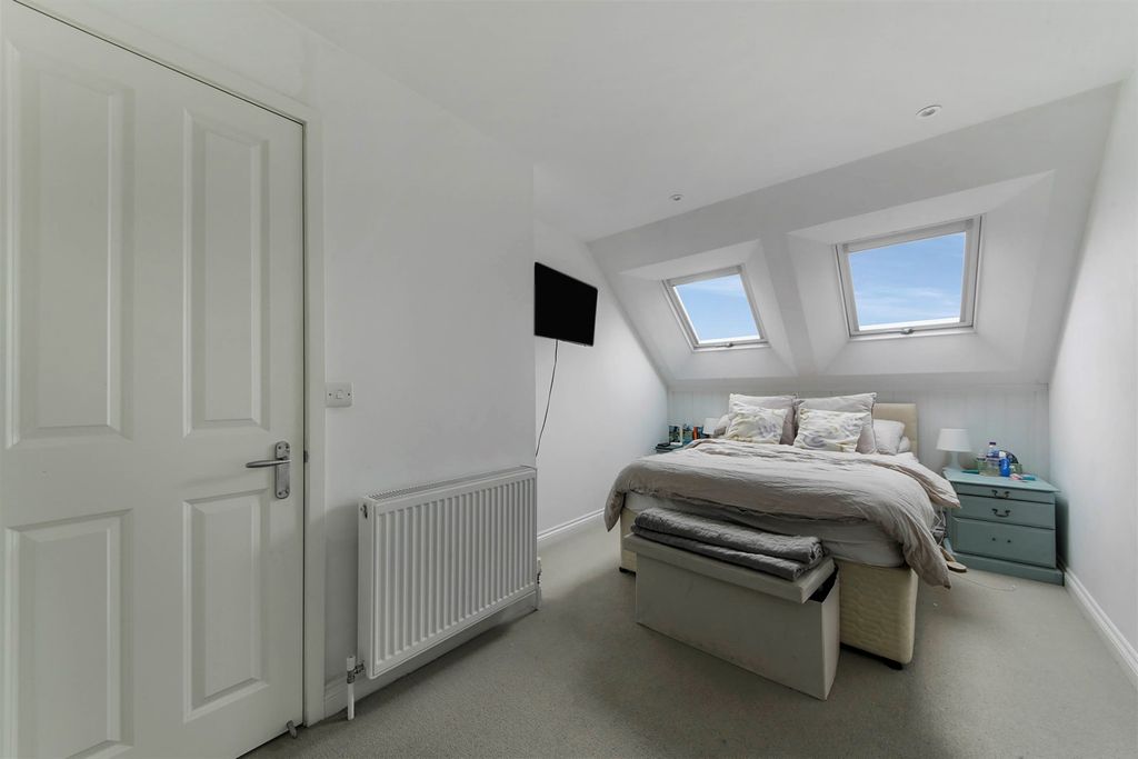 Property photo 3 of 11