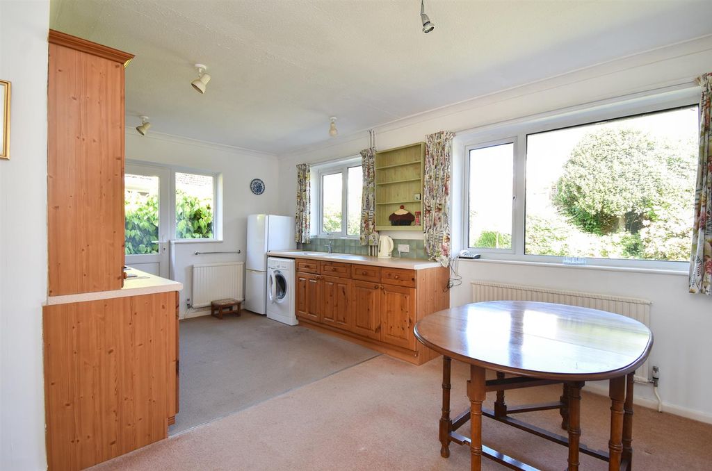 Property photo 2 of 18 Kitchen/Diner