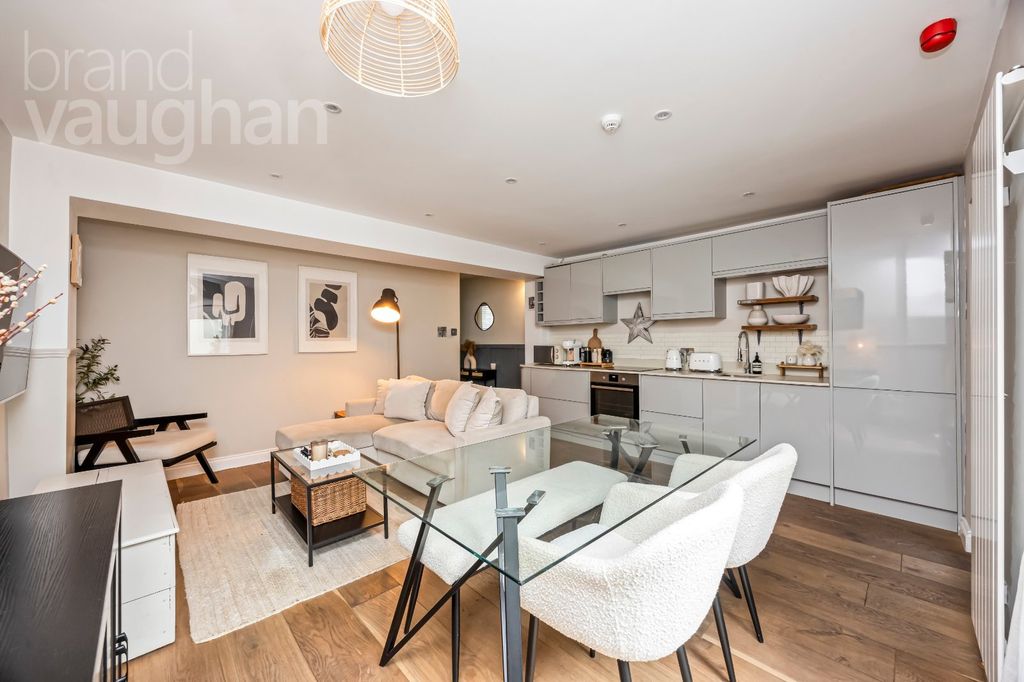 Property photo 3 of 14 Picture 3