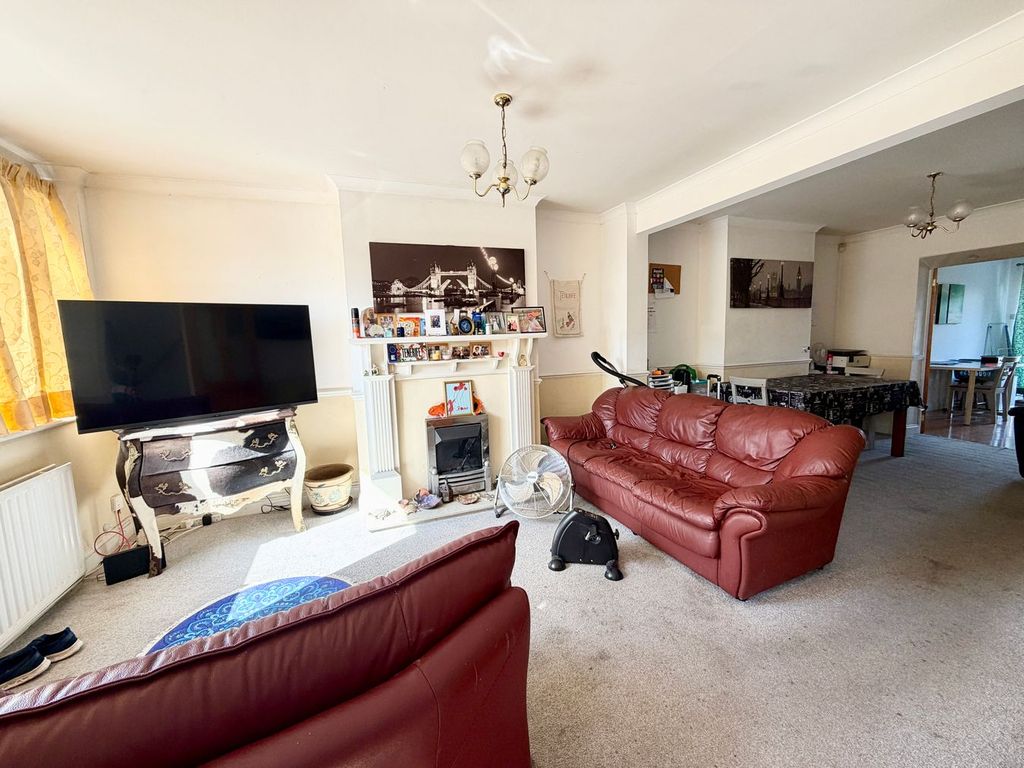 Property photo 2 of 21
