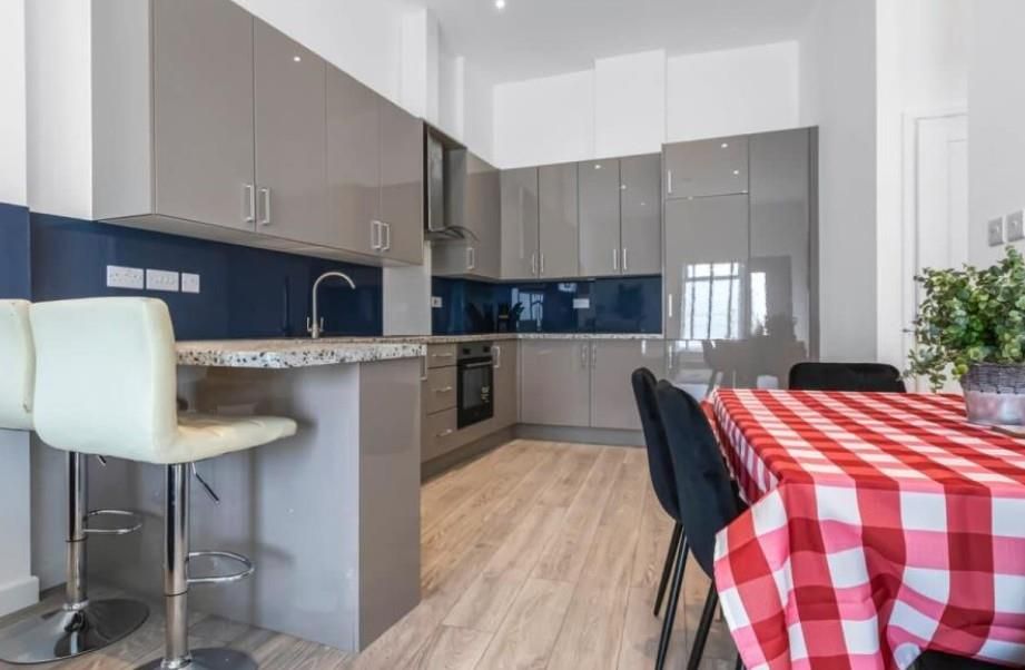 Property photo 3 of 9 Kitchen