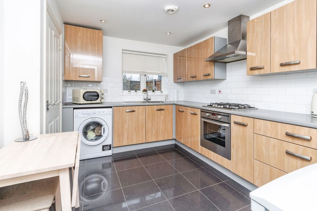 Property photo 3 of 13 Kitchen