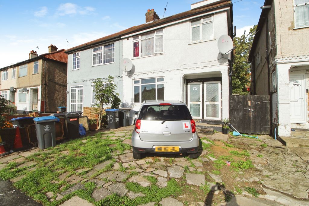 Property photo 1 of 17 Two Bedroom Ground Floor Maisonette To Rent