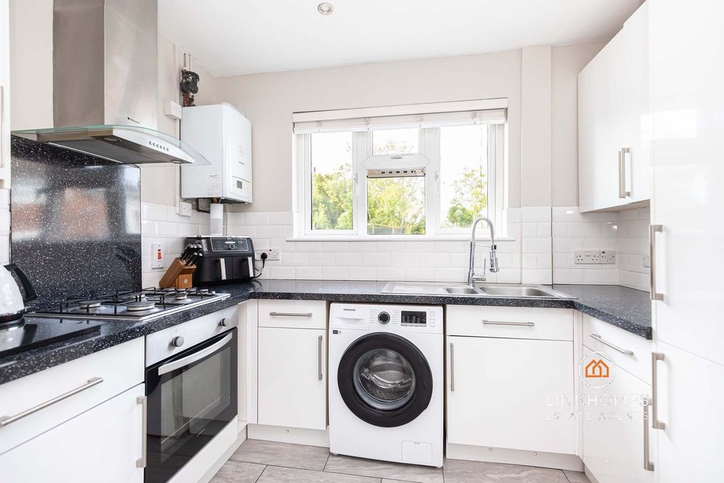 Property photo 2 of 26