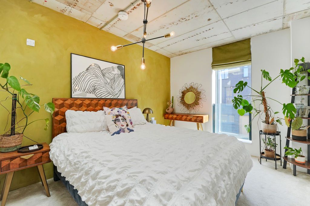 Property photo 2 of 23 Bedroom