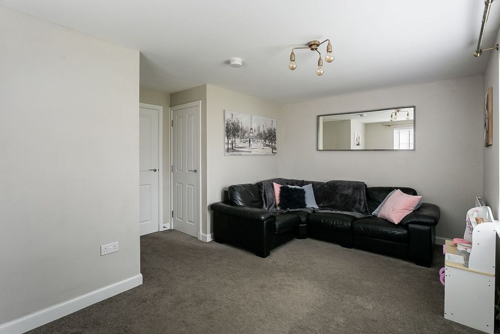 Property photo 3 of 31
