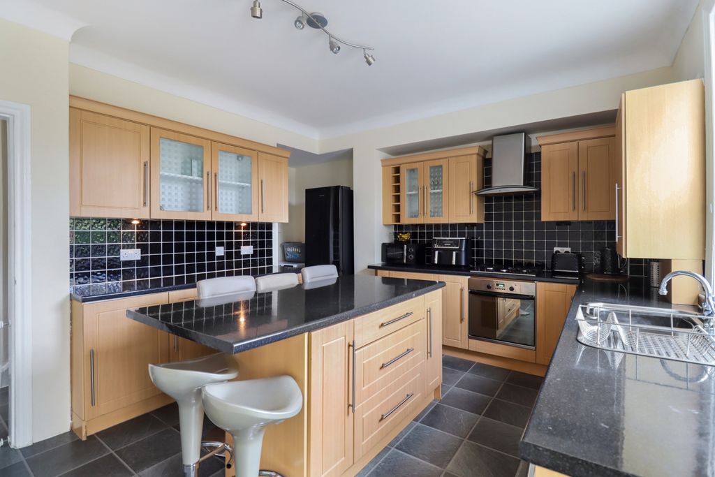 Property photo 2 of 15 Img_1187