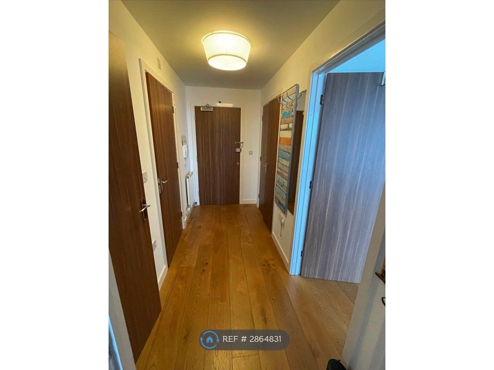 Property photo 3 of 19 Entrance Hallway