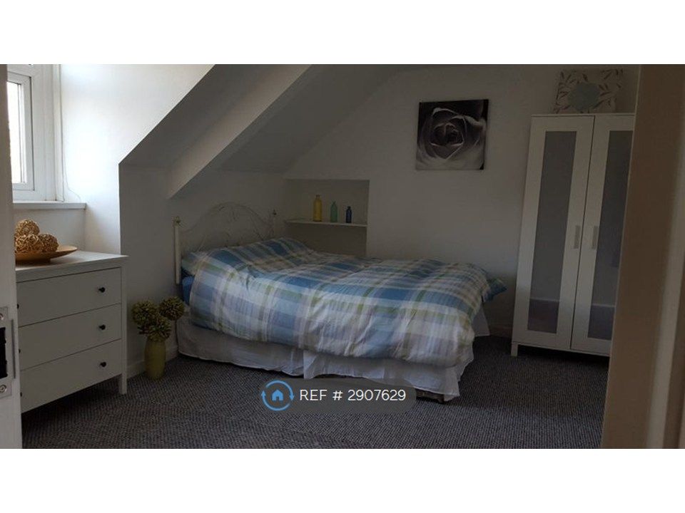 Property photo 3 of 6 Loft Double £475