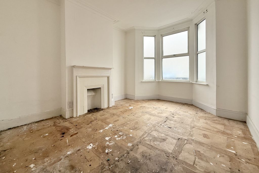 Property photo 2 of 13 2