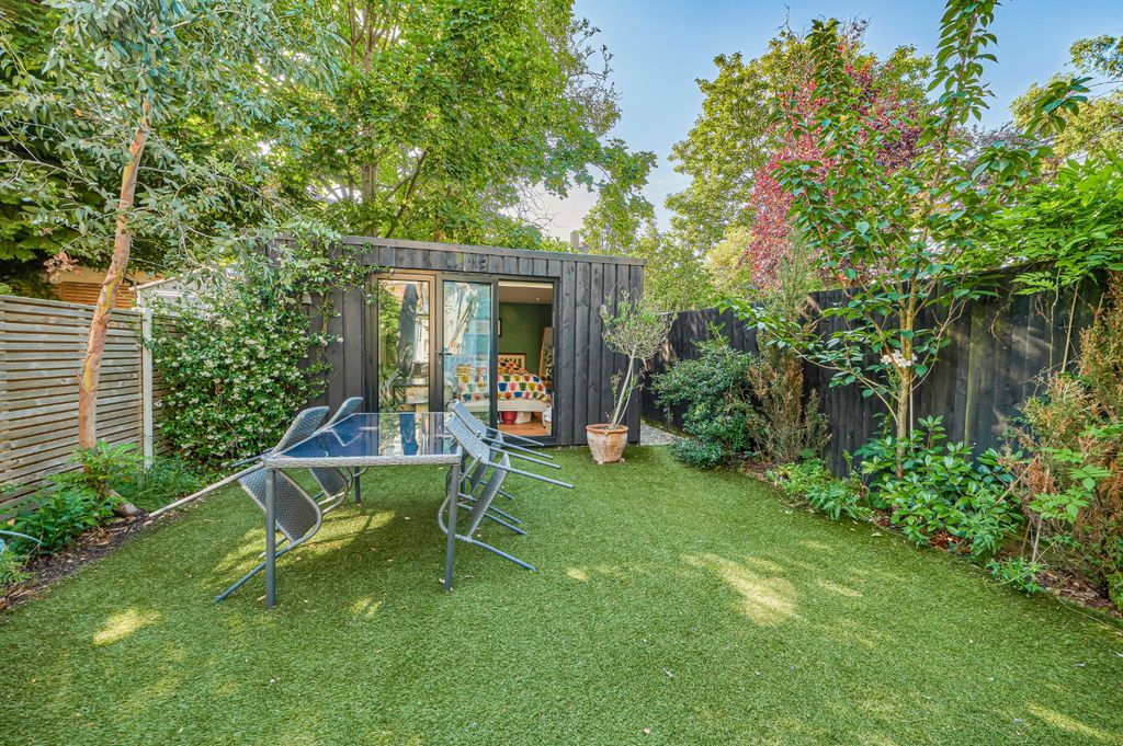 Property photo 2 of 13 Picture No. 17