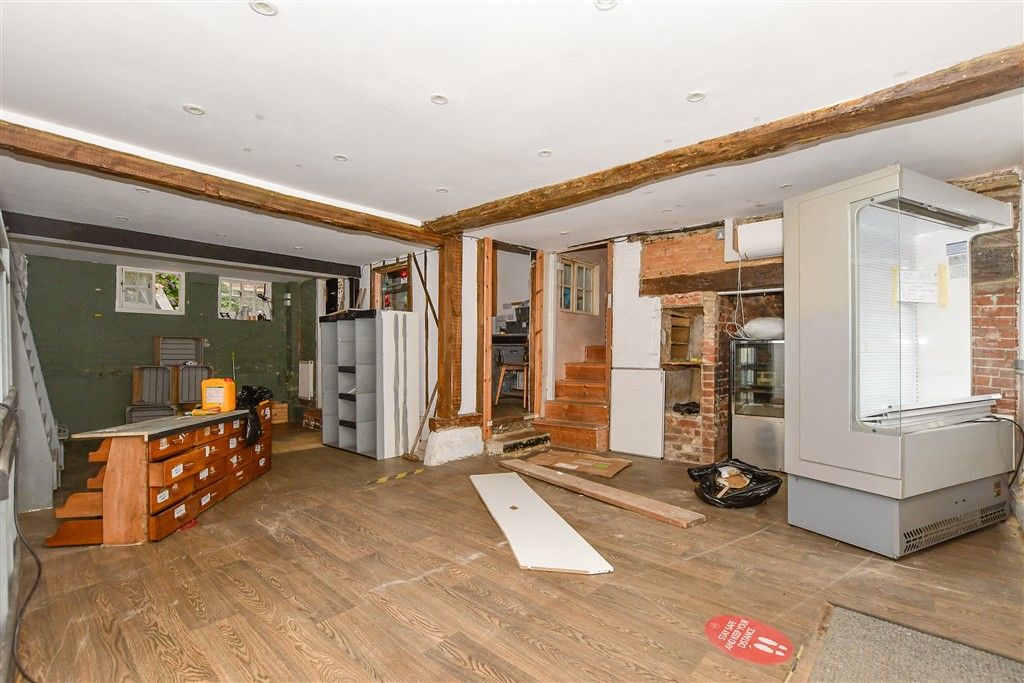 Property photo 3 of 13 Lounge
