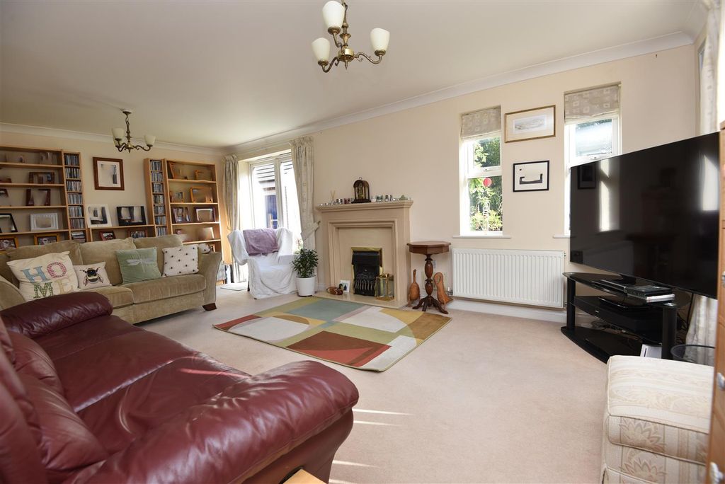 Property photo 2 of 12 Sitting Room