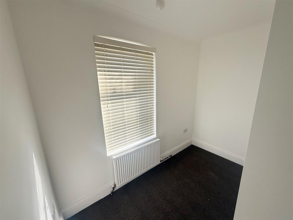 Property photo 2 of 10 Bedroom Three