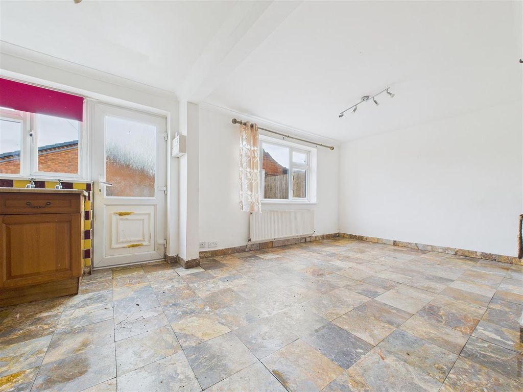 Property photo 3 of 9 Cam01407G0-Pr0022-Still006.Jpg