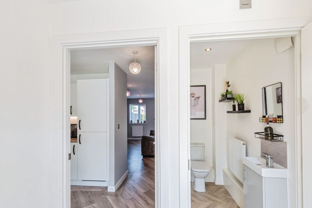 Property photo 2 of 19 Entrance Hallway