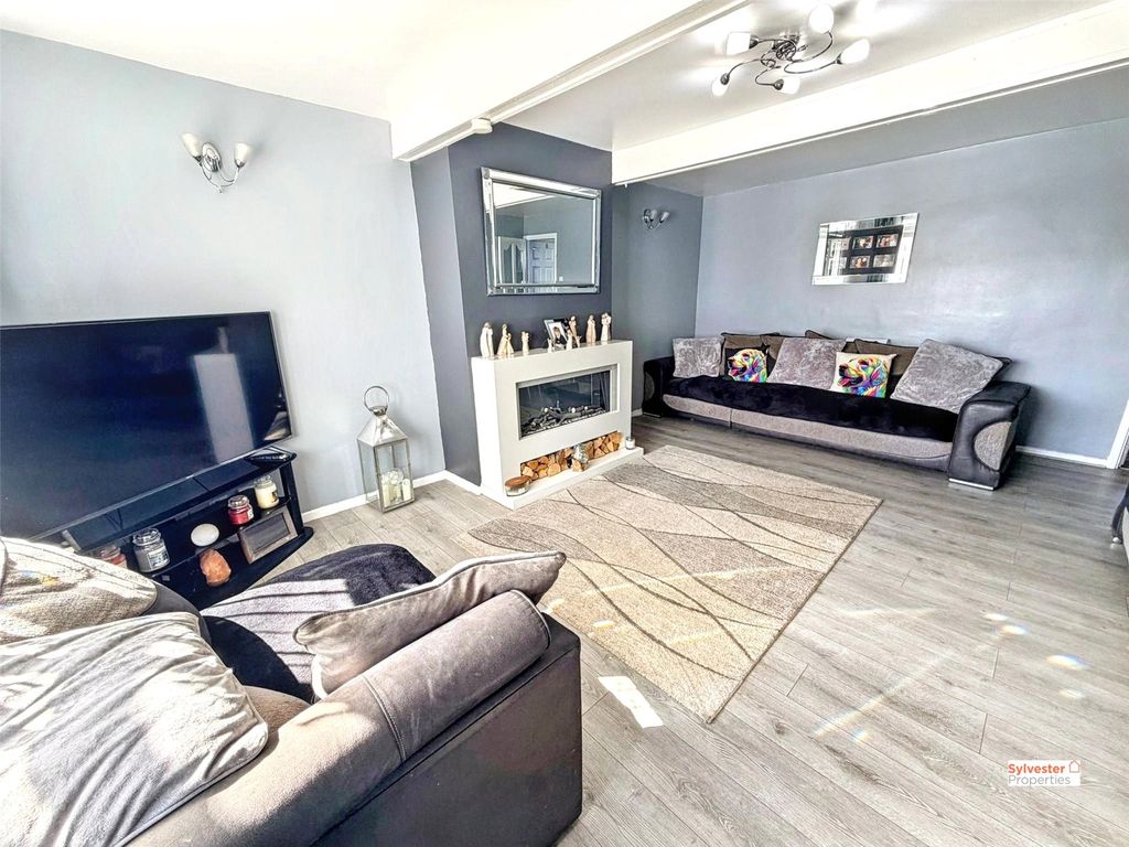 Property photo 3 of 21 Picture No. 03