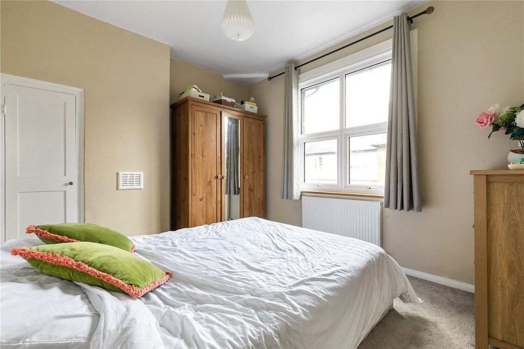 Property photo 3 of 11 Picture No. 18