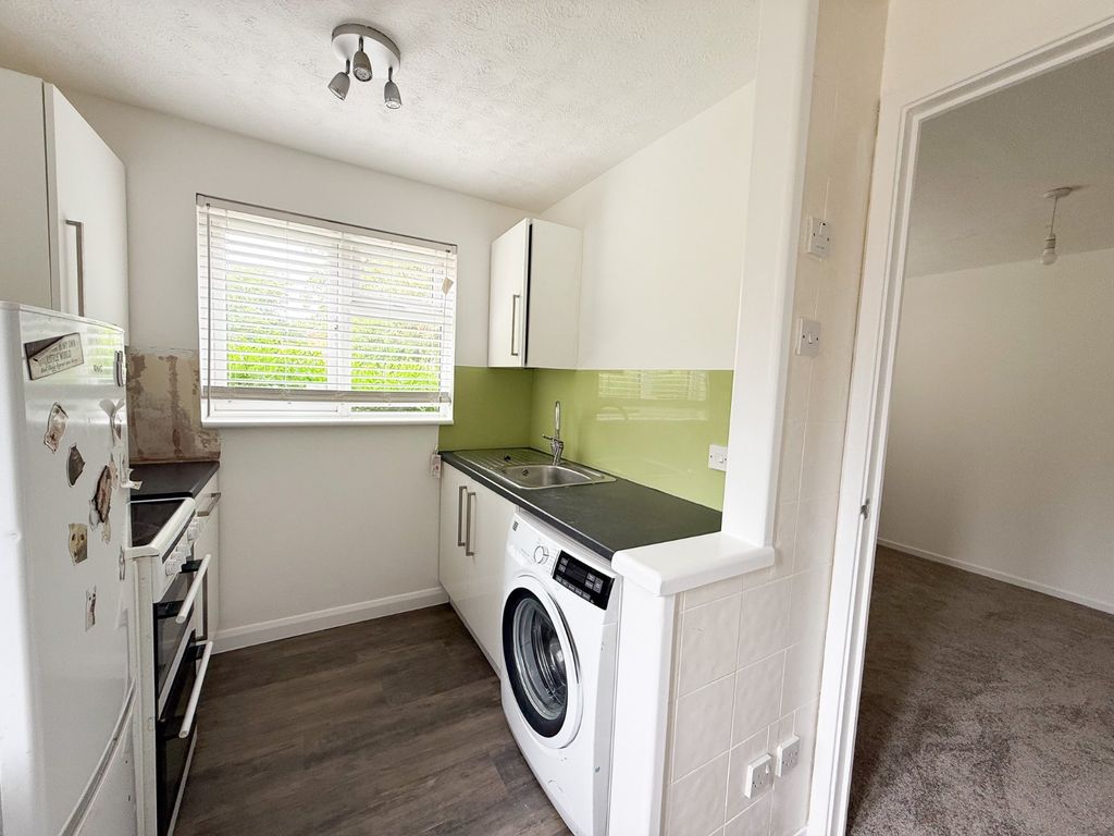 Property photo 2 of 8 Kitchen