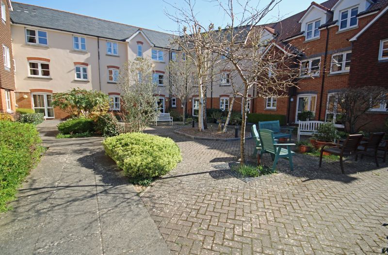 Property photo 1 of 6 Courtyard