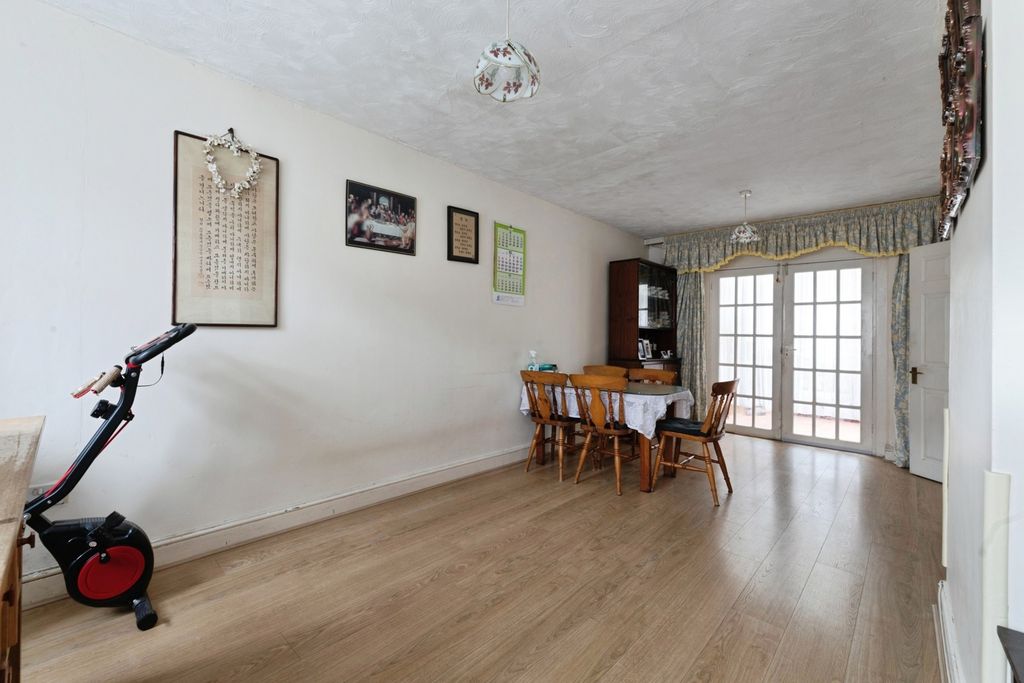 Property photo 3 of 17 Photo