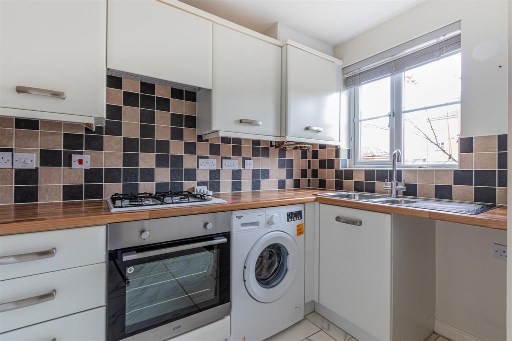 Property photo 3 of 12 Ffordd Nowell 51 (6 Of 12).Jpg