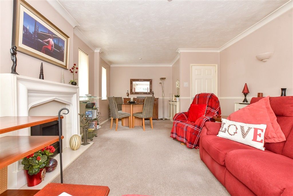 Property photo 2 of 15 Lounge