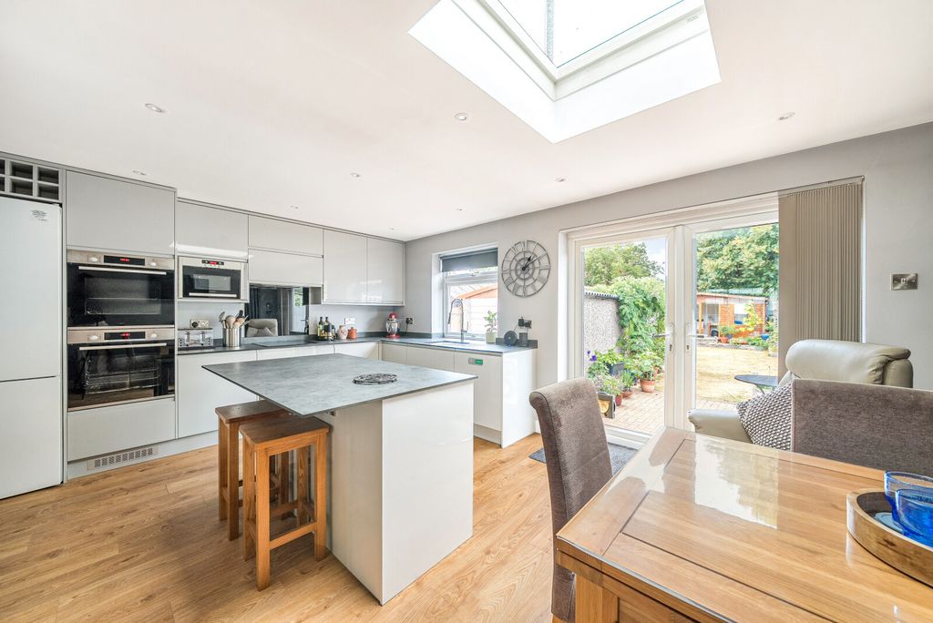Property photo 3 of 21 1-6A88018d043cc-1...